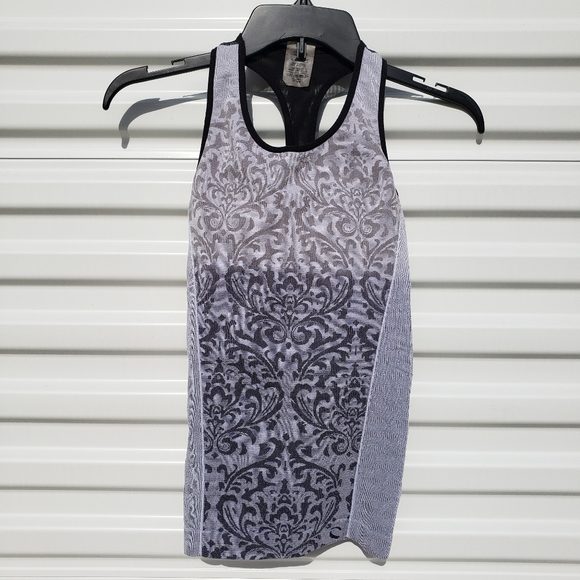 Climawear seamless racerback tank w built in bra - Picture 1 of 4